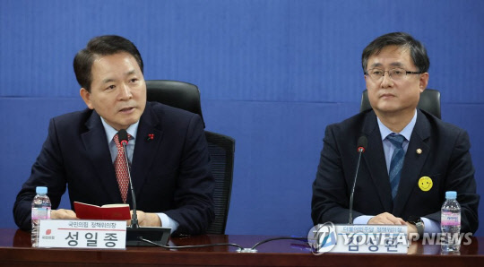 성일종 국민의힘 정책위의장이 4일 국회 의원회관에서 열린 정부조직법 관련 여야 3+3 회의에서 발언하고 있다.<연합뉴스>